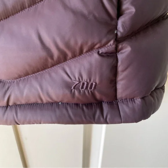 The North Face Puffy 700 Down Filled Purple Vest Size Medium - Picture 5 of 11